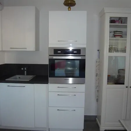 Port Camargue : 2 Pieces+cabine, Clim, Piscine, Garage, 6 Pers, Terrasse - Fr-1-731-6 *