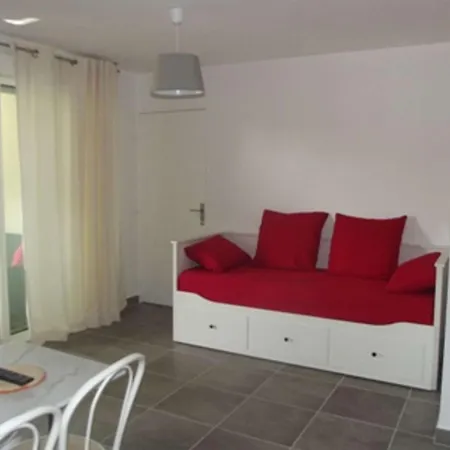 Port Camargue : 2 Pieces+cabine, Clim, Piscine, Garage, 6 Pers, Terrasse - Fr-1-731-6 *